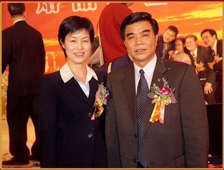 中山市市委書記、人大主任崔國潮先生與華策集團董事局主席助理許文女士合影