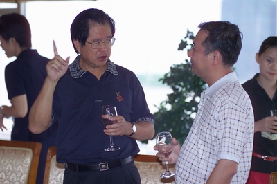 珠海市冼文常務(wù)副市長(zhǎng)與桂林考察團(tuán)交流